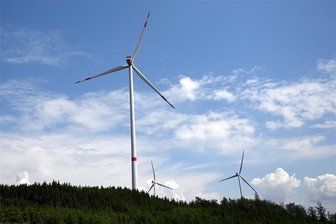 Markneukirchen: Landschaftsschutzgebiet als Hebel gegen Windräder? - Der neue Raumordnungsplan Wind, der zu Windrädern im Wald führen könnte, wird von den Stadträten in Schöneck und Klingenthal abgelehnt. In Markneukirchen gibt es bisher weder Beschluss noch öffentliche Stellungnahme dazu.