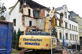 Markneukirchen: Maroder Hausflügel der Präwema wird abgerissen -