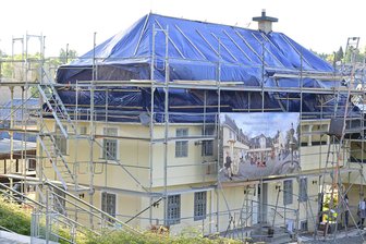Markneukirchen: Neues Museumsdach wird billiger - Dieses Jahr erhielt der Westflügel des Musikinstrumentenmuseums Markneukirchen ein neues Dach.
