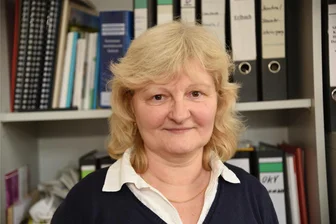 Markneukirchen nimmt mehr Steuern ein - aber eine Zahl macht der Kämmerin Sorgen - Karola Geuther ist Kämmerin in der Stadtverwaltung Markneukirchen.