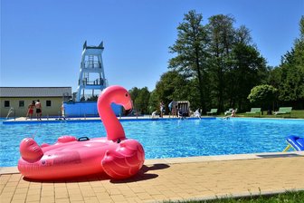 Markneukirchen plant höhere Eintrittspreise in Freibad und Museum - Im Markneukirchner Rudolf-Thiele-Freibad wird ein automatisiertes Kassensystem mit Drehkreuz eingeführt.