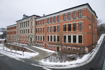 Markneukirchen: Soviel hat PV-Anlage bisher eingespart - Das Gymnasium in Markneukirchen steht unter Trägerschaft der Stadt.