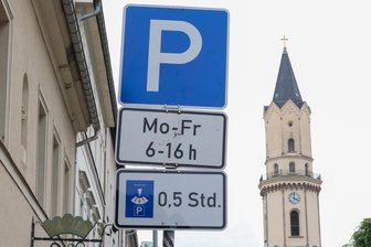 Markneukirchen: Stadt lehnt Parkausweise für Anwohner ab - Markneukirchen: Die Kurzparkzone in der Einkaufsstraße Unterer Markt wird beibehalten.
