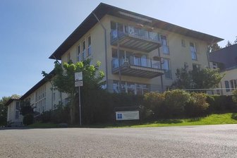 Markneukirchen: Zwölf Neuinfektionen in Pflegeheim - Im Pflegeheim Haus Ölbaum in Markneukirchen gibt es 21 Corona-Infektionen.