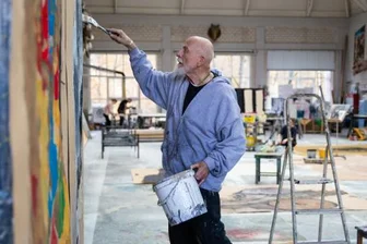 Markus Lüpertz führt Regie: "La Bohème" aus dem Malsaal - "Wo ich bin, da ist keine Provinz": Markus Lüpertz legt bei der Inszenierung von Giacomo Puccinis "La Bohème" am Staatstheater Meiningen ein gerüttelt Maß an Selbstbewusstsein an den Tag.