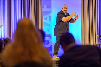 Markus Maria Profitlich: Drei-Sterne-Koch der Unterhaltung erobert Freiberg - Markus Maria Profitlich, der selbst ernannte Drei-Sterne-Koch der Unterhaltung, war am Samstagabend in Freiberg zu Gast.
