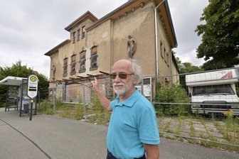 Marode Häuser und Schrottimmobilien: Zwickauer fordert Stadt zu mehr Konsequenz auf - Am Kino „Capitol“ in Planitz wurden nach Auflagen des Denkmalschutzes bisher nur Sicherungsmaßnahmen durchgeführt. Wolfgang Zindler führt es auf seiner Liste maroder Gebäude.