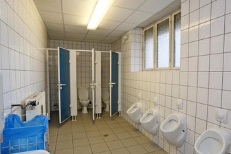 Marode Schülertoiletten: Stadt Crimmitschau investiert 200.000 Euro in Sanierung - Im Sommer rücken die Bauleute an, um die Schülertoiletten zu erneuern.