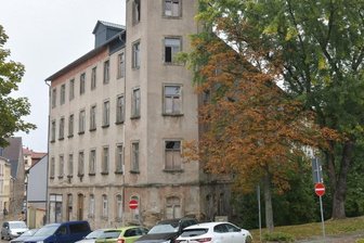 Marodes Eckhaus in Freiberg wird wieder schick - Noch ist das Gebäude an der Freiberger Fischerstraße/Ecke Schillerstraße ein Schandfleck. Doch ab 2022 wird es saniert.
