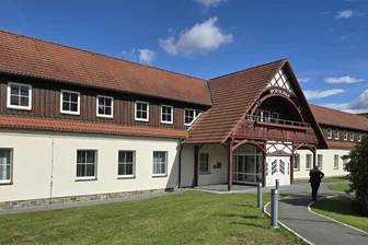 Marschieren, Schießen, Retten: Reservisten proben den Ernstfall in Werdau - Bundeswehr-Reservisten absolvieren an der Landessportschule Werdau ein straffes Programm.