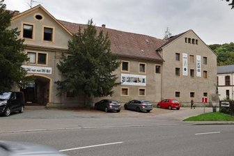 Marstall: So sehen die Pläne für eine künftige Nutzung aus - Am Südflügel macht das "Forum Waldenburg" neuerdings mit mehreren Werbebannern auf sich aufmerksam.