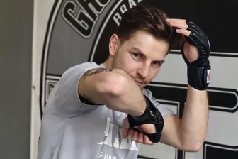 Marvin Dittrich: Deutschlands bester Thaiboxer aus dem Erzgebirge hat noch ein großes Ziel - Schläge mit dem Ellenbogen, wie von Marvin Dittrich hier demonstriert, sind ein Markenzeichen des Thai-Boxens.