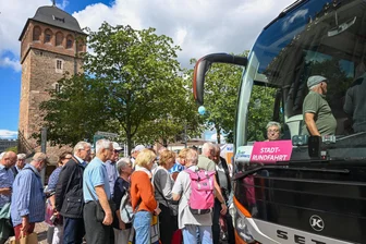 Marx, Kaßberg, Intershop: Worüber Chemnitz-Besucher bei Stadtrundfahrten staunen - Gefragt ohne Ende: Stadtrundfahrten quer durch Chemnitz sind im Kulturhauptstadtjahr oft ausgebucht bis auf den letzten Platz.