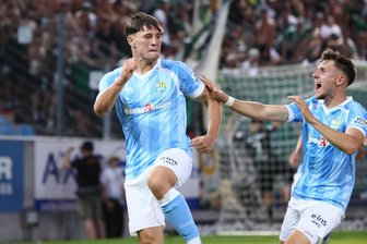 Marx macht Chemnitz glücklich: CFC feiert zweiten knappen Heimsieg in dieser Saison - Er wurde zum Matchwinner: Jonas Marx (links) bejubelt seinen Treffer zum 1:0 für den Chemnitzer FC gegen Chemie Leipzig.