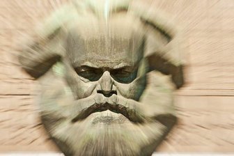 Marx-Manument 2015 zweimal gereinigt -