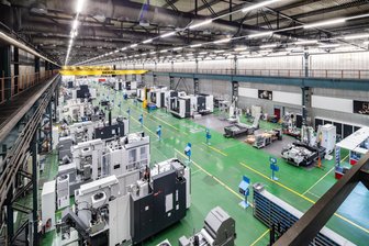Maschinenbauer Starrag investiert zweistelligen Millionenbetrag in Chemnitzer Werk - Blick in die Produktionshalle des Chemnitzer Maschinenbauers Starrag.