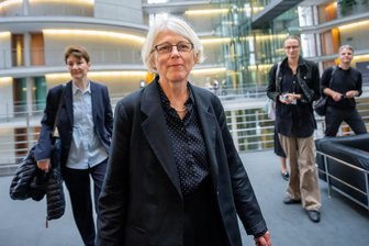 Maskenaffäre: Schaden für die Demokratie - Margaretha Sudhof, Sonderermittlerin zu Corona-Maskenbeschaffungen, kommt zum Haushaltsausschuss im Bundestag.