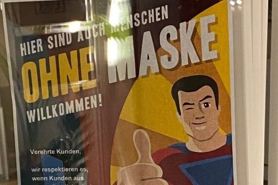 Maskenmuffel-Plakat: Auerbacher Geschäftsmann verurteilt - Dieses Plakat war im Herbst an einem Auerbacher Geschäft zu sehen.