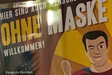 Maskenmuffel-Plakat mit Bußgeld geahndet - Dieses Plakat war im Herbst an einem Auerbacher Geschäft zu sehen. 