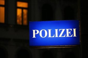 Maskierte Männer rauben 23-Jährigen in seiner Wohnung aus - Ein 23-Jähriger ist am Sonntagabend von drei maskierten Männern in seiner Wohnung in Zwickau ausgeraubt worden.