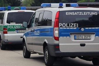 Maskierter Täter bedroht Verkäuferin -