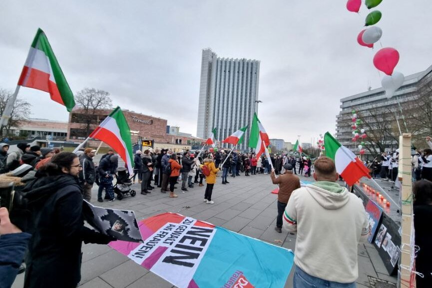 Massenproteste im Iran: Solidaritätskundgebung in Chemnitz - 
