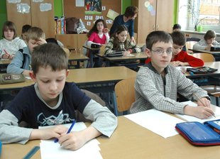 Mathe-Asse eifern Rechenmeister nach - Ein Blick ins Klassenzimmer, wo Viertklässler wie Max Wagner von der Grundschule Auerhammer (l.) und Jan Natkowski von der Grundschule Schneeberg knobelten. 