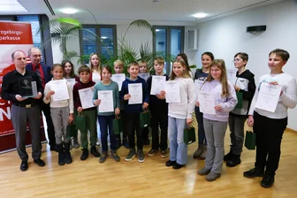 Mathematik-Olympiade: Zschopauer Gymnasium stellt erneut die besten Rechen-Asse - Auf Regionalebene wurden bei der 64. Mathematik-Olympiade erneut die Zschopauer Gymnasiasten als bestes Team geehrt.