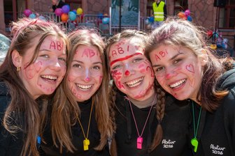 Mathesius-Gymnasium Rochlitz: Vom Prüfungsstress bis zum Abiball - Ida, Emma, Valentina, Josephin (v. l.) sind Abiturienten in Rochlitz.