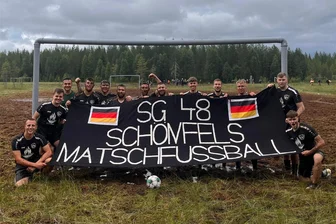 Matschfußballer aus Westsachsen erspielen fünften Platz bei der Weltmeisterschaft - Den Jungs der SG Schönfels haben im Matsch alles gegeben. Am Ende hat es aber nur zu Platz 5 gereicht.