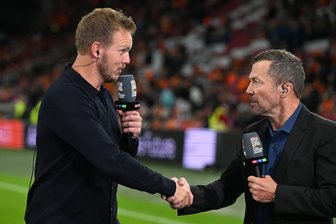 Matthäus wünscht sich mehr Stadionbesuche von Nagelsmann - Julian Nagelsmann (l) sollte aus Sicht von Lothar Matthäus mehr Bundesliga-Spiele live im Stadion sehen. (Archivbild)