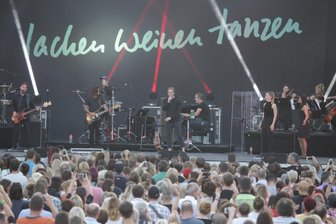 Matthias Schweighöfer begeistert auf dem Theaterplatz -