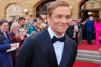 Matthias Schweighöfer kommt für neuen Film nach Zwickau: So kann man dabei sein - Schauspieler Matthias Schweighöfer kommt auf Kino-Tour für seinen neuen Film nach Zwickau. Das Foto entstand zur Kulturpreisgala in Chemnitz.