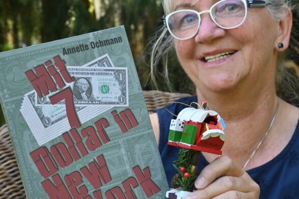Mauerbau 1961: Als eine Burgstädterin plötzlich von ihrer Mutter getrennt wurde - Annette Richter hat zum Tag des Mauerbaus ihre Biografie "Mit 7 Dollar in New York" herausgebracht. Darin geht es um eine Reise nach Amerika, wo sie einen Miniatur-Postkasten als Weihnachtsschmuck kaufte. 