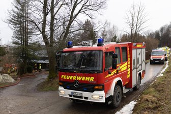 Mauersberg: Rauchentwicklung im Keller eines Wohnhauses löst Feuerwehreinsatz aus - Rauchentwicklung in einem Keller eines Hauses in Mauersberg hat Dienstagmittag einen Feuerwehreinsatz ausgelöst.
