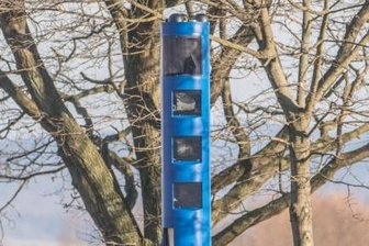 Mautsäule an der B 173: Bundesamt bereitet Erweiterung vor - Die blaue Mautkontrollsäule an der B 173 in Niederwiesa.