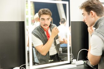 Max aus Penig will bei GNTM Heidi Klum von sich überzeugen - Max bereiten sich auf seinen Auftritt vor.