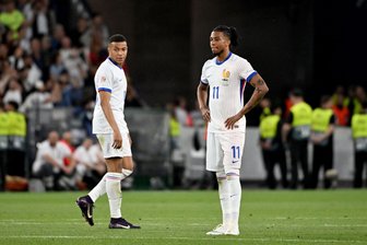 Mbappé führt Frankreichs Titeljagd mit Bayern-Duo an - Kylian Mbappé (l) und Michael Olise greifen bei der WM nach dem Titel. (Archivbild)
