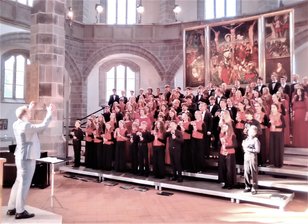 Geballte Vokalkompetenz: Der MDR-Kinderchor und der Rundfunk-Jugendchor Wernigerode unter Leitung von Alexander Schmitt in St. Wolfgang in Schneeberg.