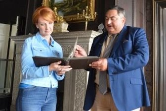 MDR macht Werbung für Pleißenland - Beate Werner im Gespräch mit Museumschef Jürgen Knauss.