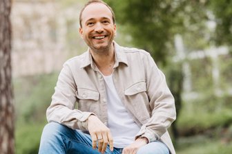 MDR-Moderator auf Lesetour in Crimmitschau: „Es war der unangenehmste Moment meiner Fernsehkarriere“ - Mario D. Richardt erzählt in Crimmitschau, wie er es geschafft hat, schlank zu werden.