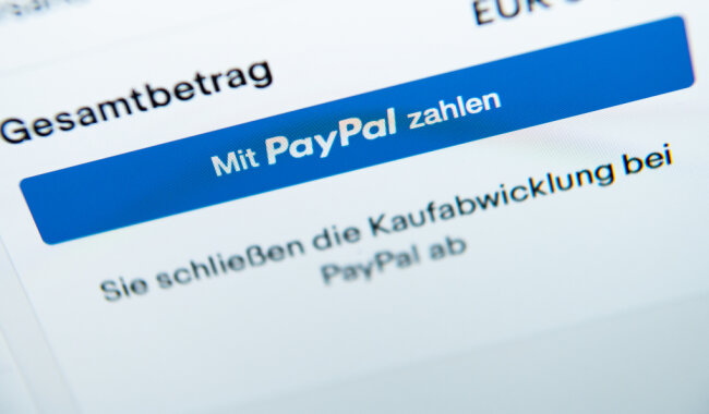 MDR: Paypal stoppt Zusammenarbeit mit einem für die "Freien Sachsen" wichtigen Online-Shop - Über Paypal einzukaufen ist bei dem Onlineshop "Sachsenversand" nicht mehr möglich.