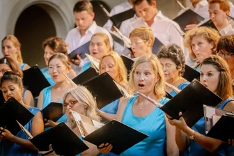 MDR-Rundfunkchor tritt im Kirchpark Altensalz auf - 