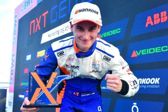 Medaillen, Aufstieg und Titel: So erfolgreich waren Sportler aus dem Erzgebirge 2025 - Maxim Felix Dacher aus Schwarzenberg hat im NXT-Gen-Cup im voll elektrischen Mini Cooper Geschichte geschrieben und wurde in der Serie auf Anhieb Gesamtzweiter.