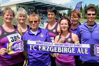 Medaillenregen im Jubiläumsjahr - Die starken Leichtathletik-Frauen des FC Erzgebirge Aue auf einen Blick: Jana Thierfelder, Bärbel Groß, Jacqueline Heidler und Heike Rebentisch (v. v. l.) sowie Kerstin Manke, Manuela Hammer und Beate Paleit (h. v. l.). Zum Aufgebot in Mittweida gehörte außerdem Karin Seidel aus Eibenstock.