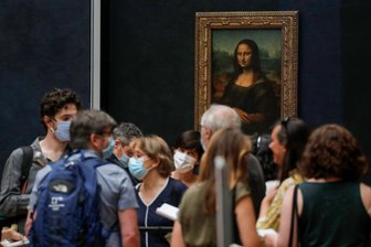 Medien: Umweltaktivistinnen besprühen "Mona Lisa" im Louvre - Die "Mona Lisa" von Leonardo da Vinci hängt seit 2005 hinter Schutzglas.