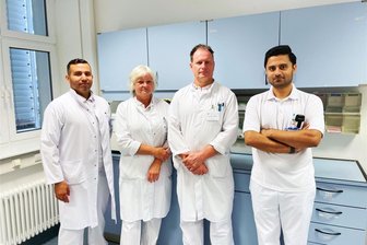 Medizinisches Versorgungszentrum Freiberg bekommt neue Ärzte - Marouf Said, Dr. Ellen Fieberg, Dr. Peik Mutze und Mudaser Zafar (v. l. n .r.) sind gemeinsam mit Anett Spann (nicht im Bild) die neuen Ärzte im MVZ Freiberg.