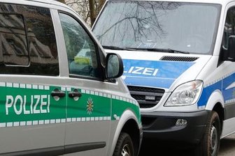 Meerane: Betrunkener Autofahrer beschädigt zwei Autos und rastet aus -
