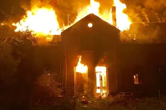 Meerane: Brand in ehemaliger Spinnerei - Feuer in der ehemaligen Kammgarnspinnerei in Meerane
