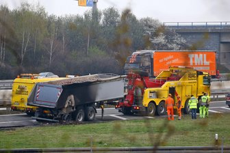 Meerane: Brennender Lkw blockiert A-4-Ausfahrt - 63.000 Euro Schaden -